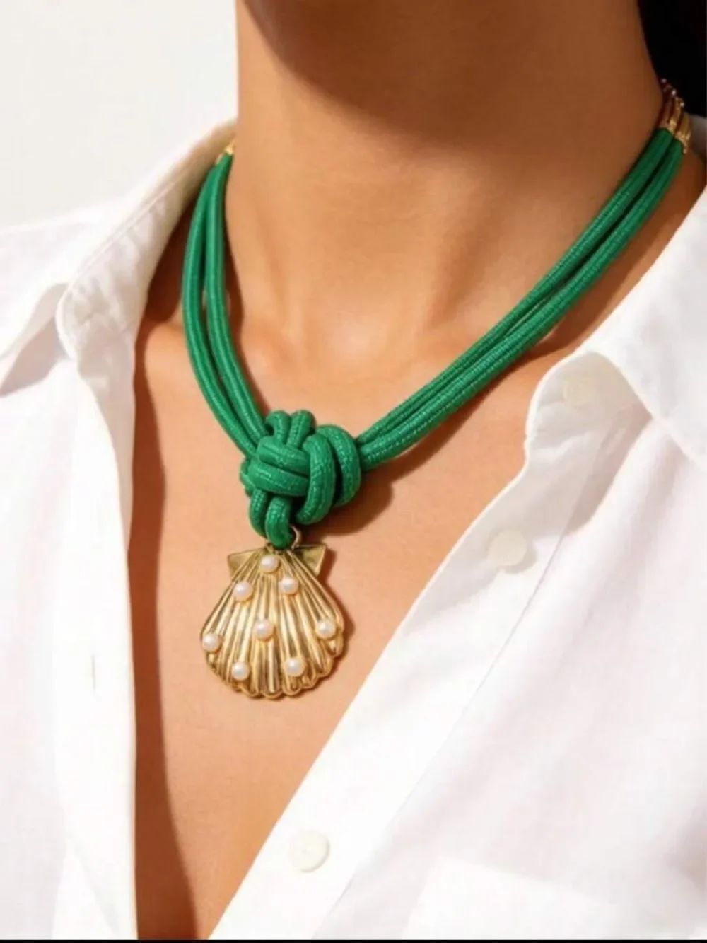 Green Cord Shell Pendant Necklace R774